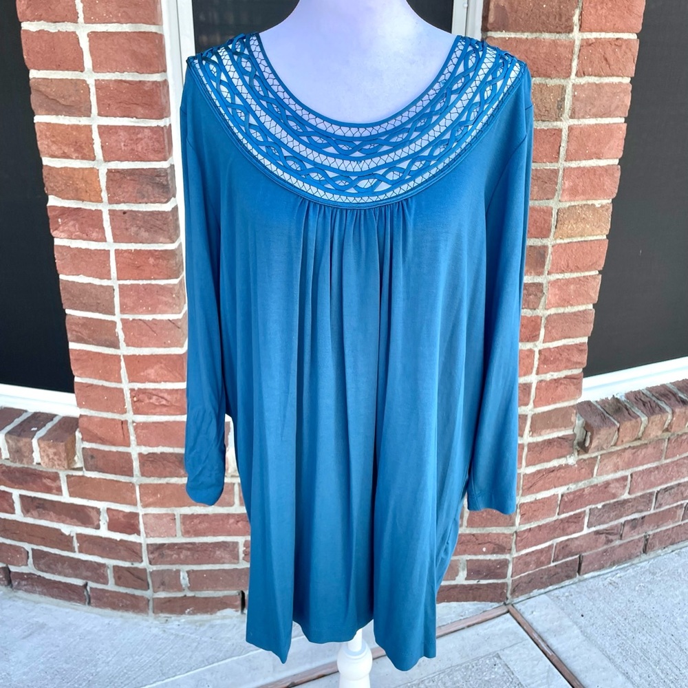 Teal Lattice Neckline 3/4 Sleeves Top